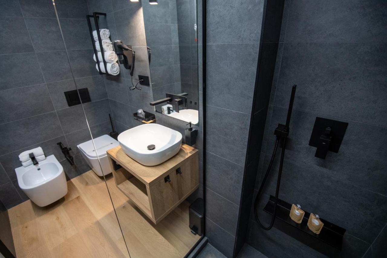 Contemporaneamente 147 - Modern & Comfort Rooms Bari Exterior photo